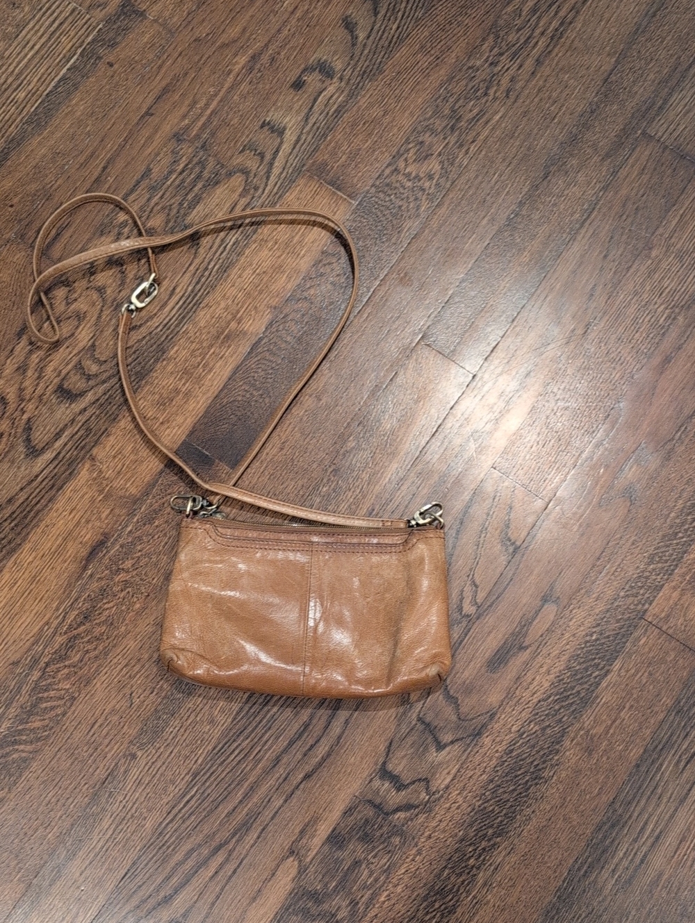 Hobo Leather Crossbody Bag in Tan- Convertible Straps